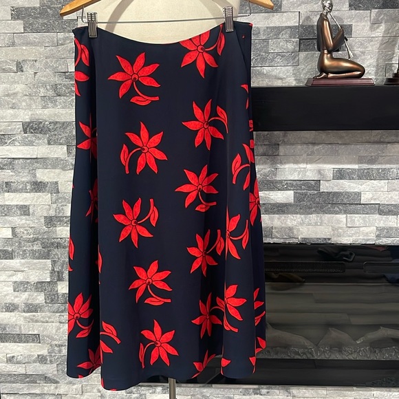 Banana Republic Floral Flare Skirt, Polyester, Lined, Navy Combo, Size 6 - Picture 1 of 8